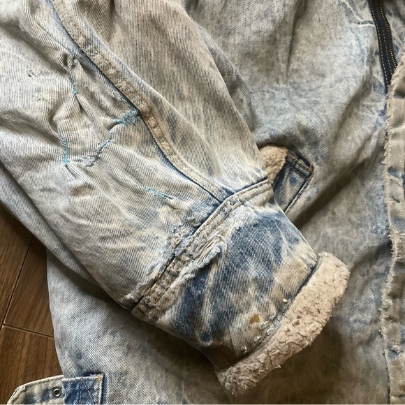Vintage distressed oversized Sherpa lined denim jacket - Picture 6 of 15